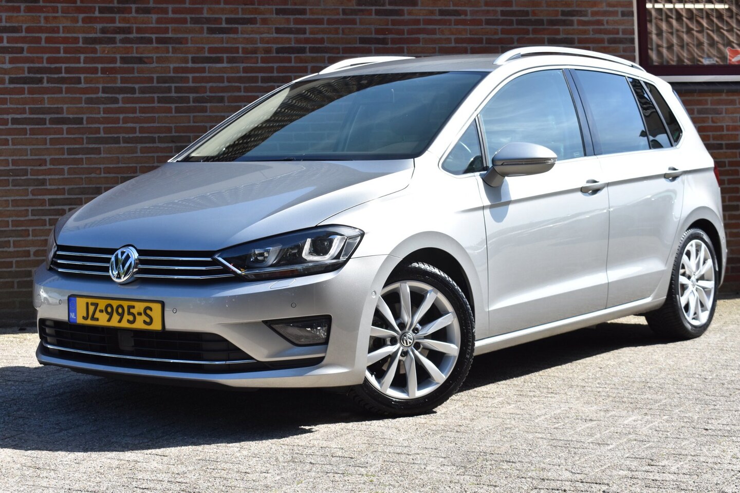 Volkswagen Golf Sportsvan - 1.4 TSI Connected Series '16 Xenon Leder Clima Navi Cruise Inruil mogelijk - AutoWereld.nl