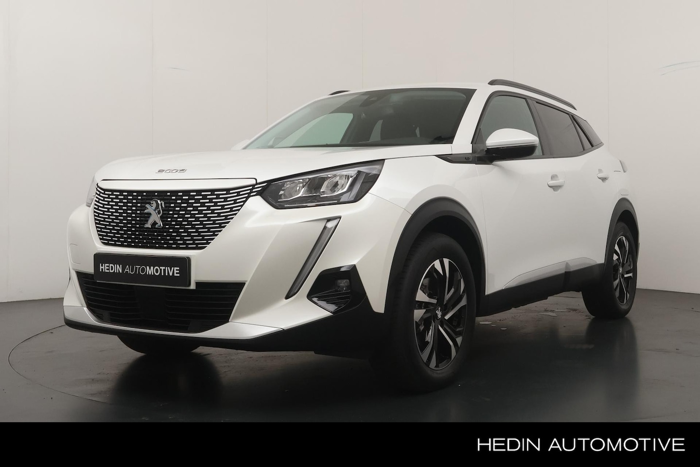 Peugeot e-2008 - EV Allure Pack 50 kWh | Steunhaak | Stoelverwarming | Parkeer Camera | All Season Banden | - AutoWereld.nl