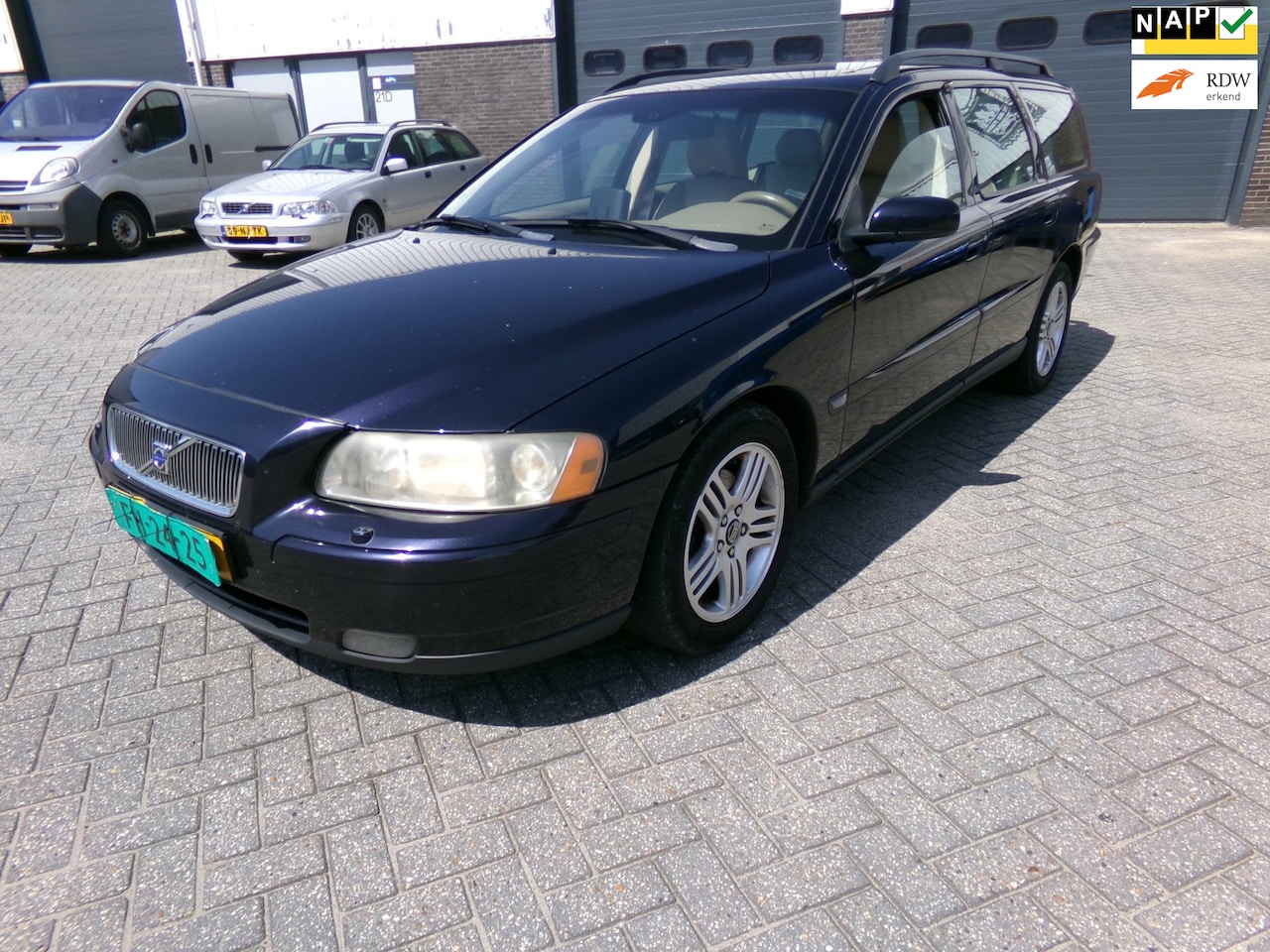 Volvo V70 - 2.4D Momentum 2.4D Momentum - AutoWereld.nl