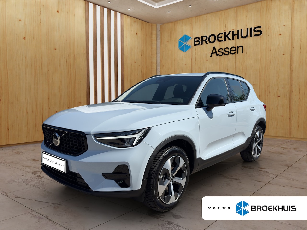 Volvo XC40 - 2.0 B4 Plus Dark | BLIS | Verwarmde Voorstoelen | Camera | Keyless start / entry | Harman - AutoWereld.nl