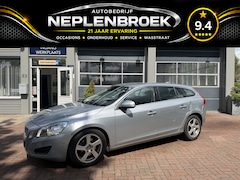 Volvo V60 - 2.0 D3 Momentum Bj 2012 Navi, trekhaak, clima, 16inch, cv 164pk