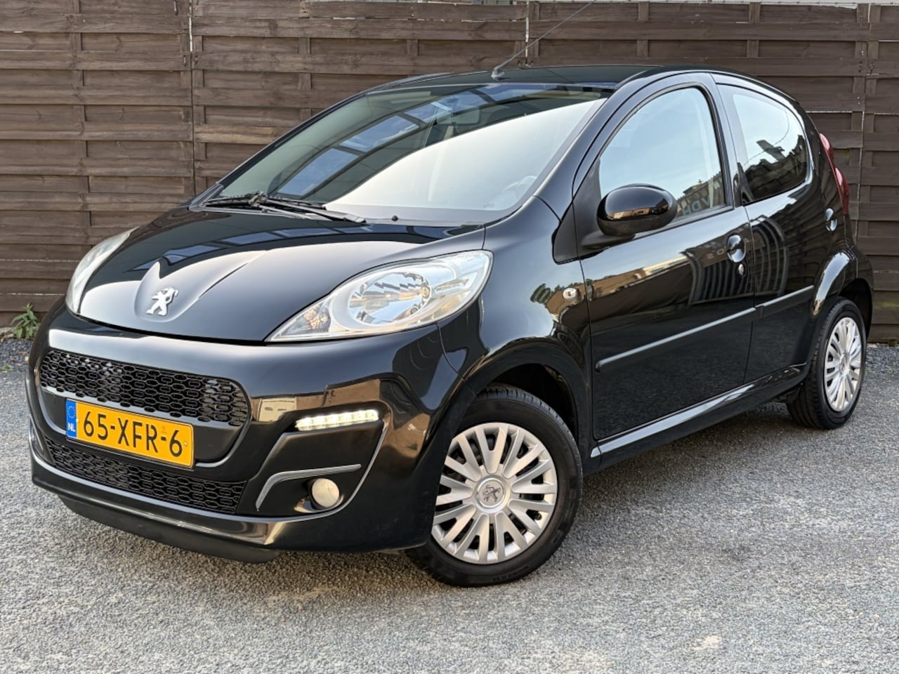 Peugeot 107 - 1.0 Active / LED / AC / EL-ramen / NAP - AutoWereld.nl