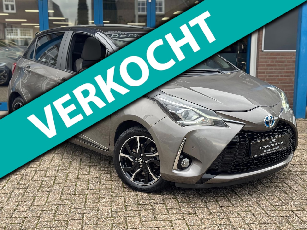 Toyota Yaris - 1.5 Hybrid Bi-Tone Plus 2018 AUT NAVI CLIMA NAP - AutoWereld.nl