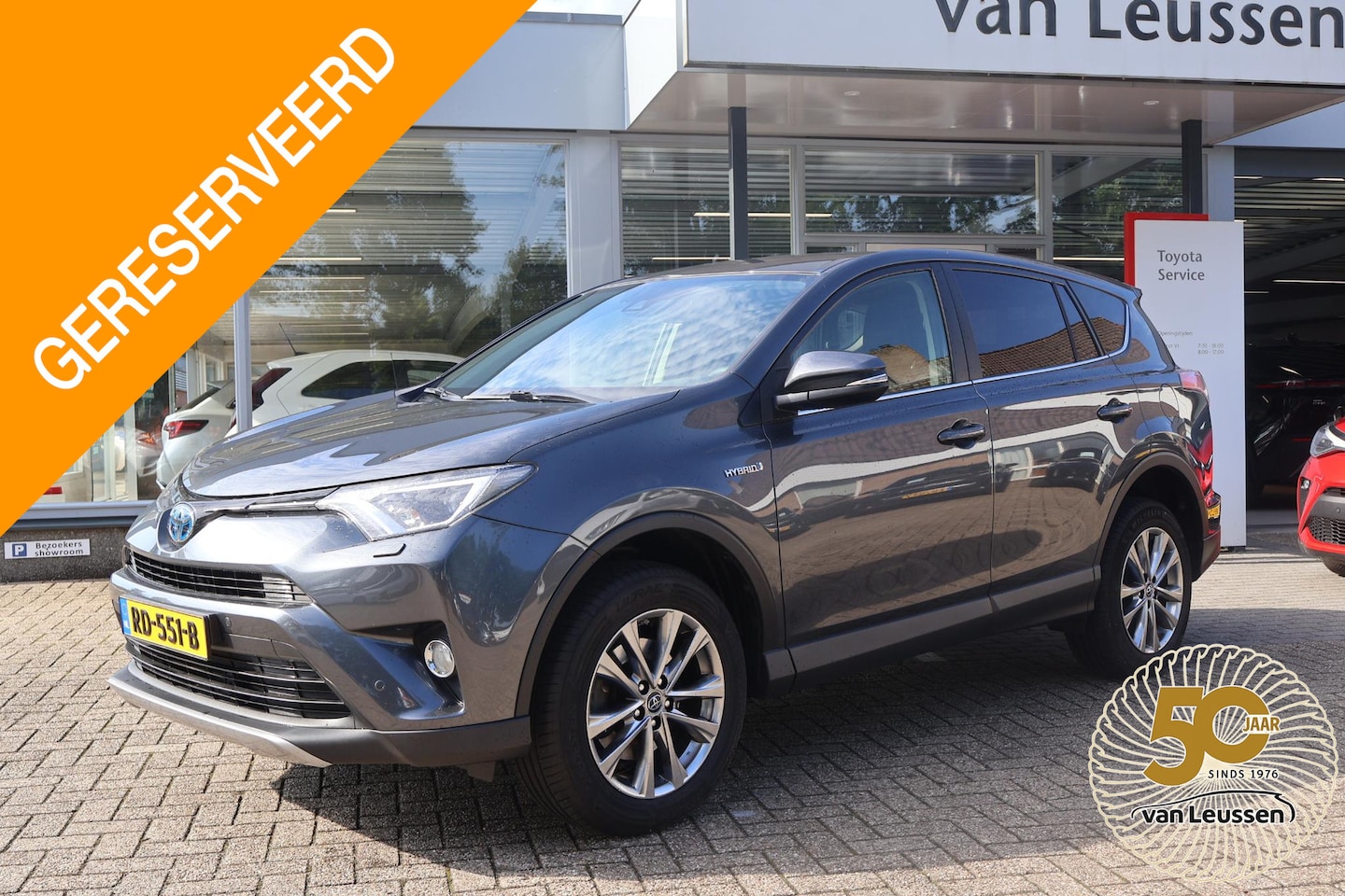 Toyota RAV4 - 2.5 Hybrid AWD Style TREKHAAK AD-CRUISE EL-A.KLEP STUUR&WISSER/STOELVERW. CLIMA KEYLESS NA - AutoWereld.nl