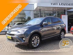 Toyota RAV4 - 2.5 Hybrid AWD Style TREKHAAK AD-CRUISE EL-A.KLEP STUUR&WISSER/STOELVERW. CLIMA KEYLESS NA