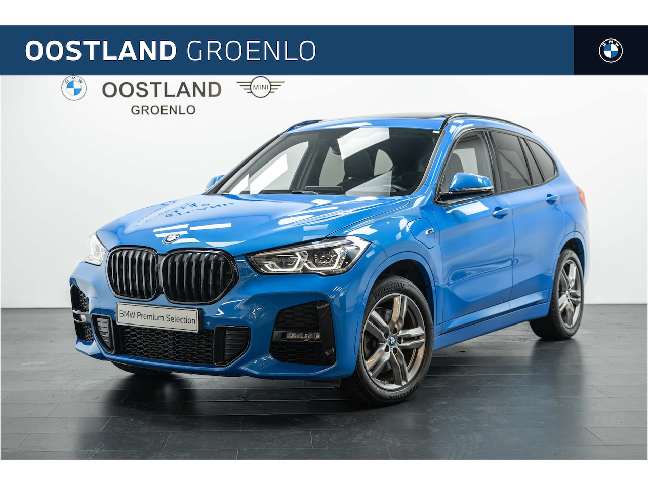 BMW X1 - xDrive25e M Sport Automaat / Panoramadak / Trekhaak / Achteruitrijcamera / Sportstoelen / - AutoWereld.nl