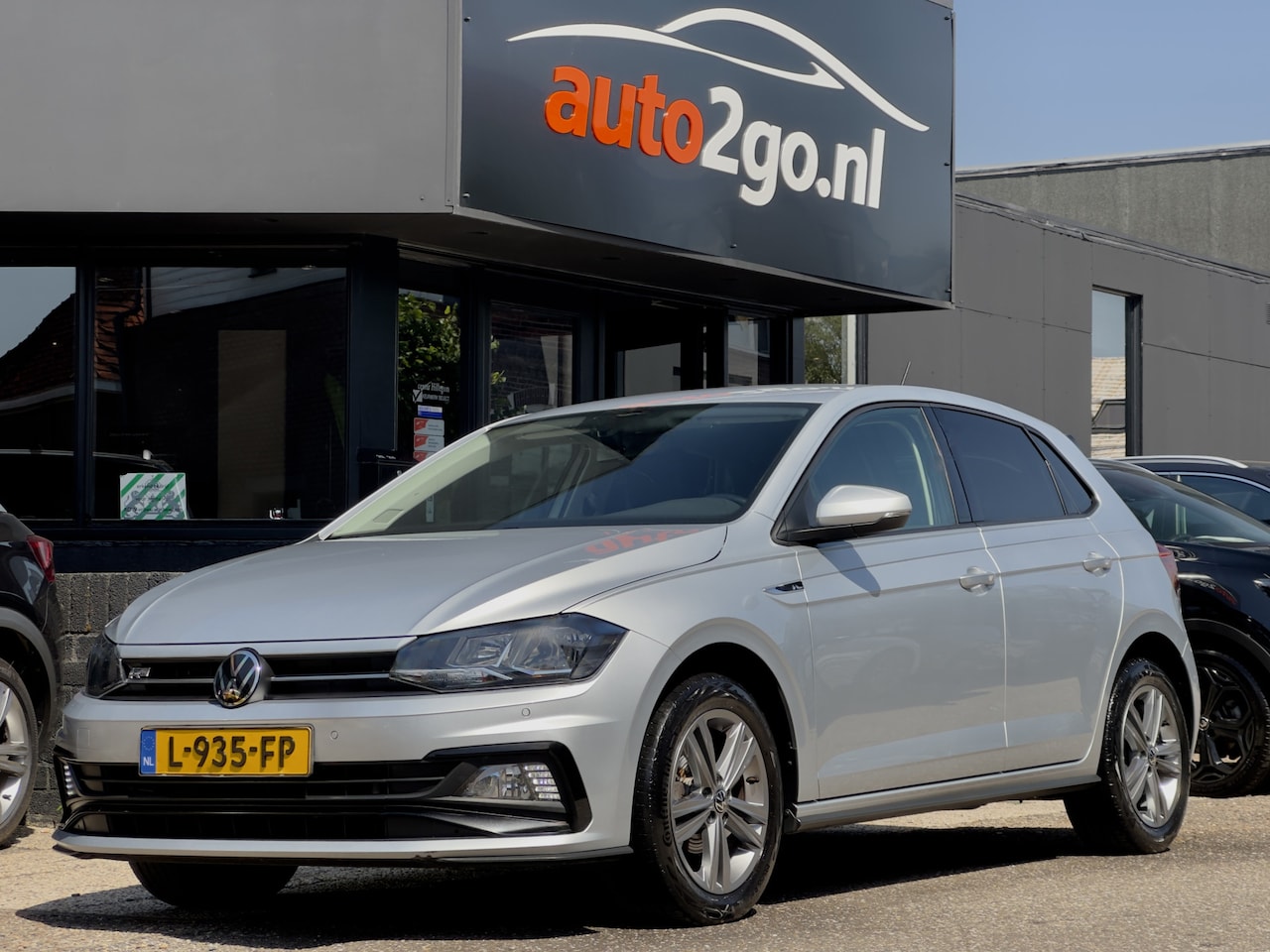 Volkswagen Polo - 1.0 TSI AUT7 R-LINE HIGHLINE NAVI DIGI-DASH APPLE-CARPLAY LED LMV PDC - AutoWereld.nl