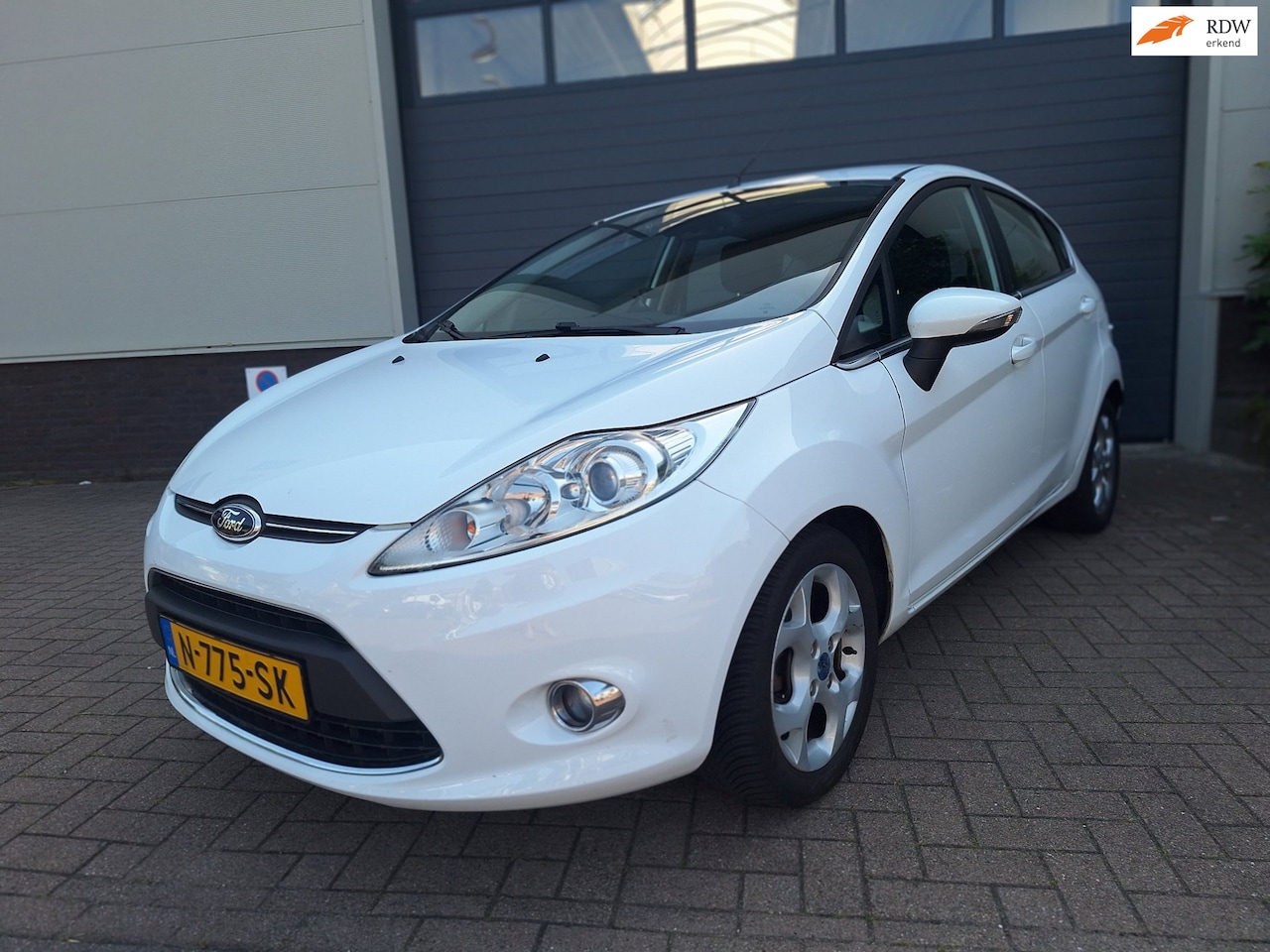 Ford Fiesta - | 1.4 Titanium | Automaat | Airco | Stoelverwarming | - AutoWereld.nl