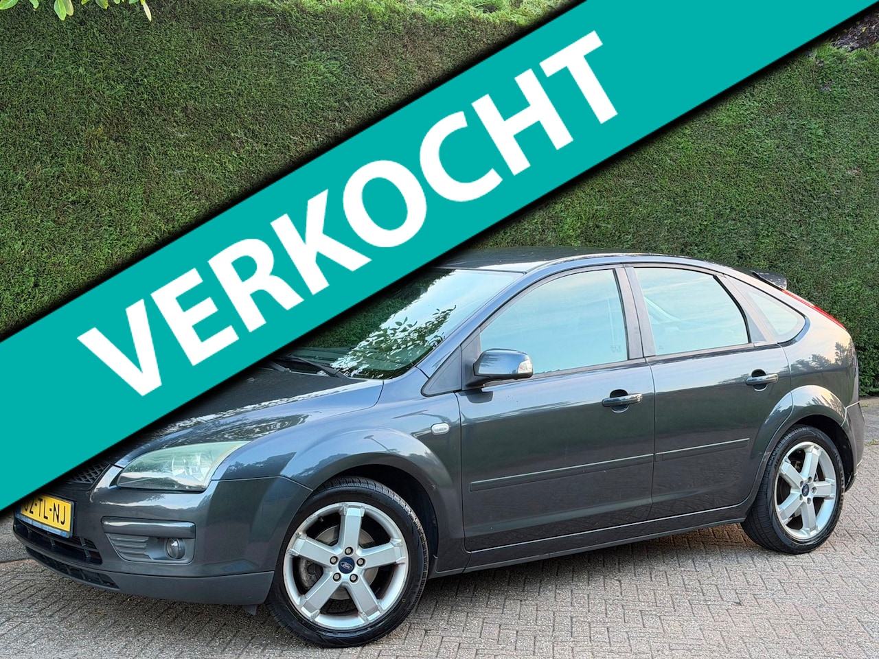 Ford Focus - 2.0-16V Titanium RIJDGOED/AUTOMAAT/AIRCO/APK 5-27 - AutoWereld.nl