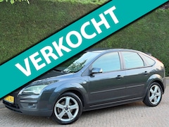 Ford Focus - 2.0-16V Titanium RIJDGOED/AUTOMAAT/AIRCO/APK 5-27