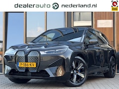 BMW iX - xDrive40 Executive M-Sport | 77 kWh | Trekhaak | SOH 99, 5% |