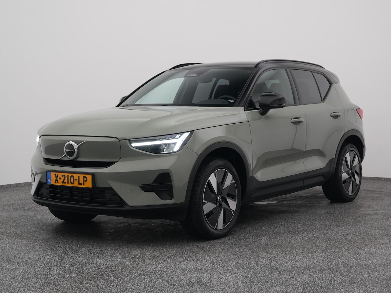 Volvo XC40 - Single Motor Core 69 kWh | CAMERA | STOEL- EN STUURVERW. | TREKHAAK - AutoWereld.nl