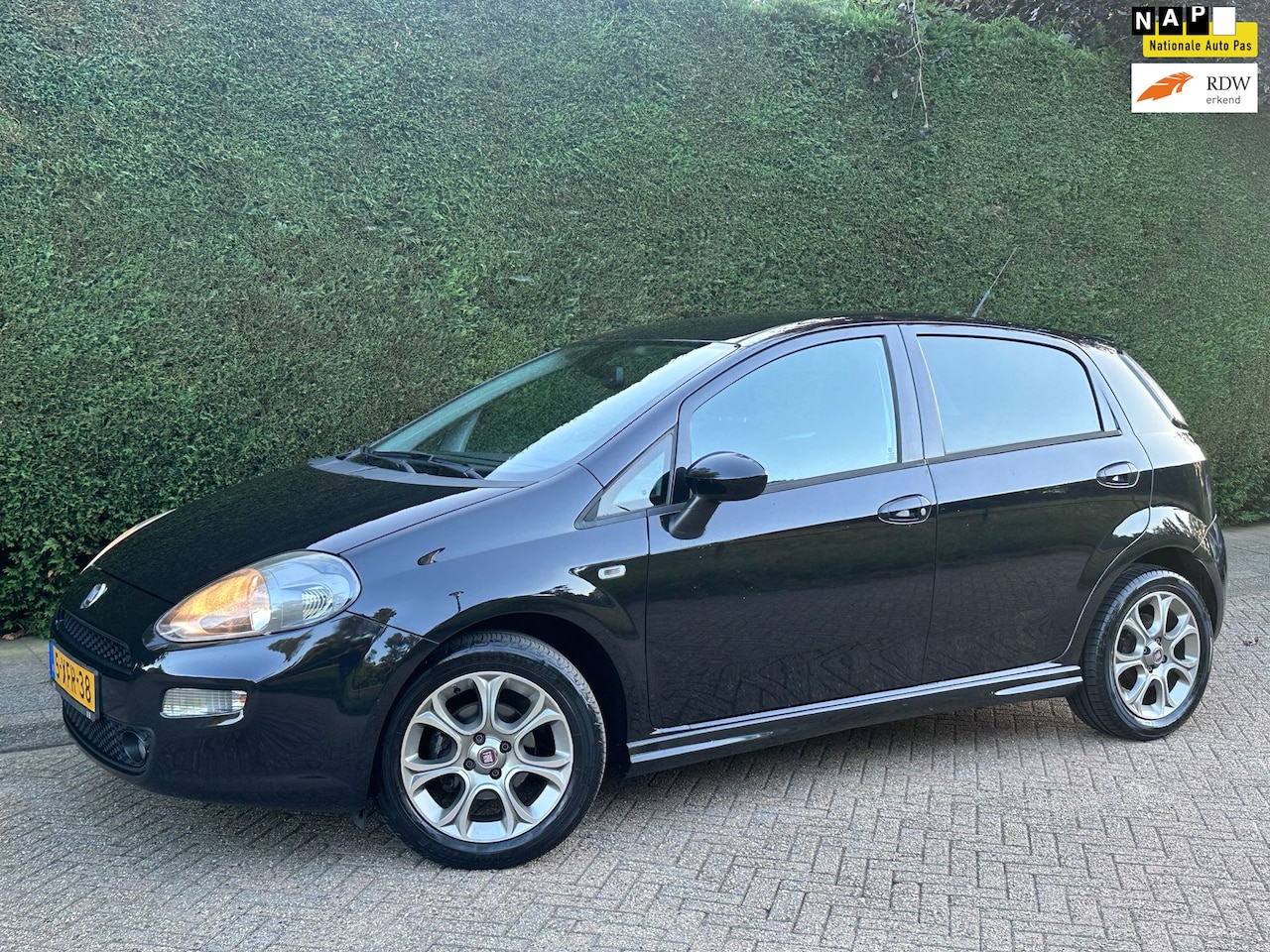 Fiat Punto Evo - 0.9 TwinAir Lounge /AIRCO IJSKOUD/PDC/CRUISE/RIJDTPERFECT!/ - AutoWereld.nl