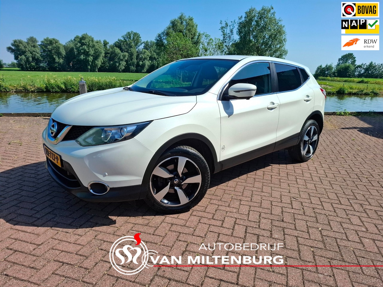 Nissan Qashqai - 1.2 N-Connecta 360 camera clima navi cruise 18" - AutoWereld.nl