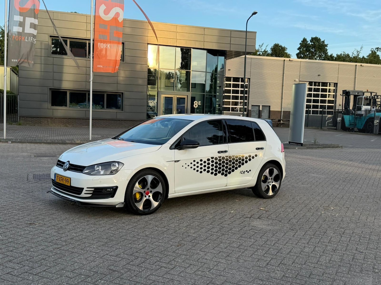 Volkswagen Golf - 1.6 TDI Trendline 1.6 TDI Trendline - AutoWereld.nl