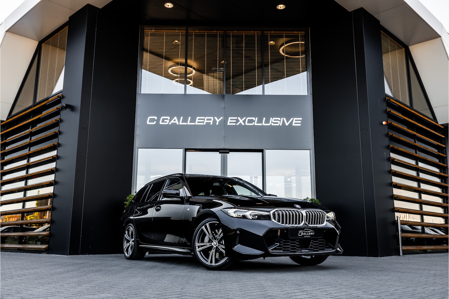 BMW 3-serie Touring - 330i - M Sport | Panorama | Elek. Trekhaak | ACC - AutoWereld.nl