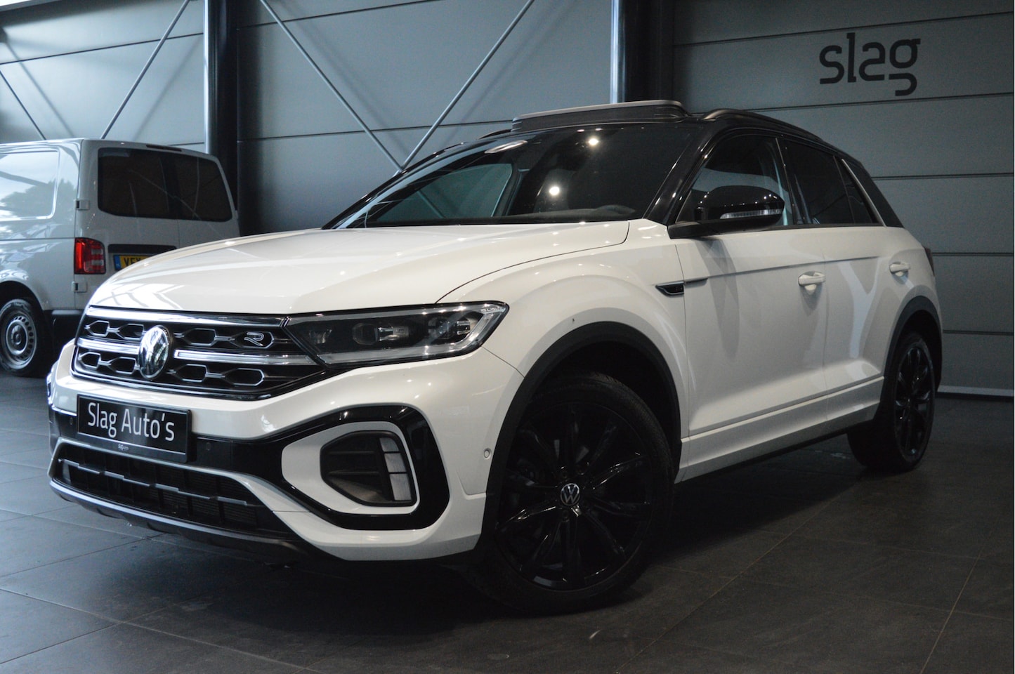 Volkswagen T-Roc - 1.5 TSI 2X R-Line navi pano camera trekhaak 18 inch 150 pk !! - AutoWereld.nl