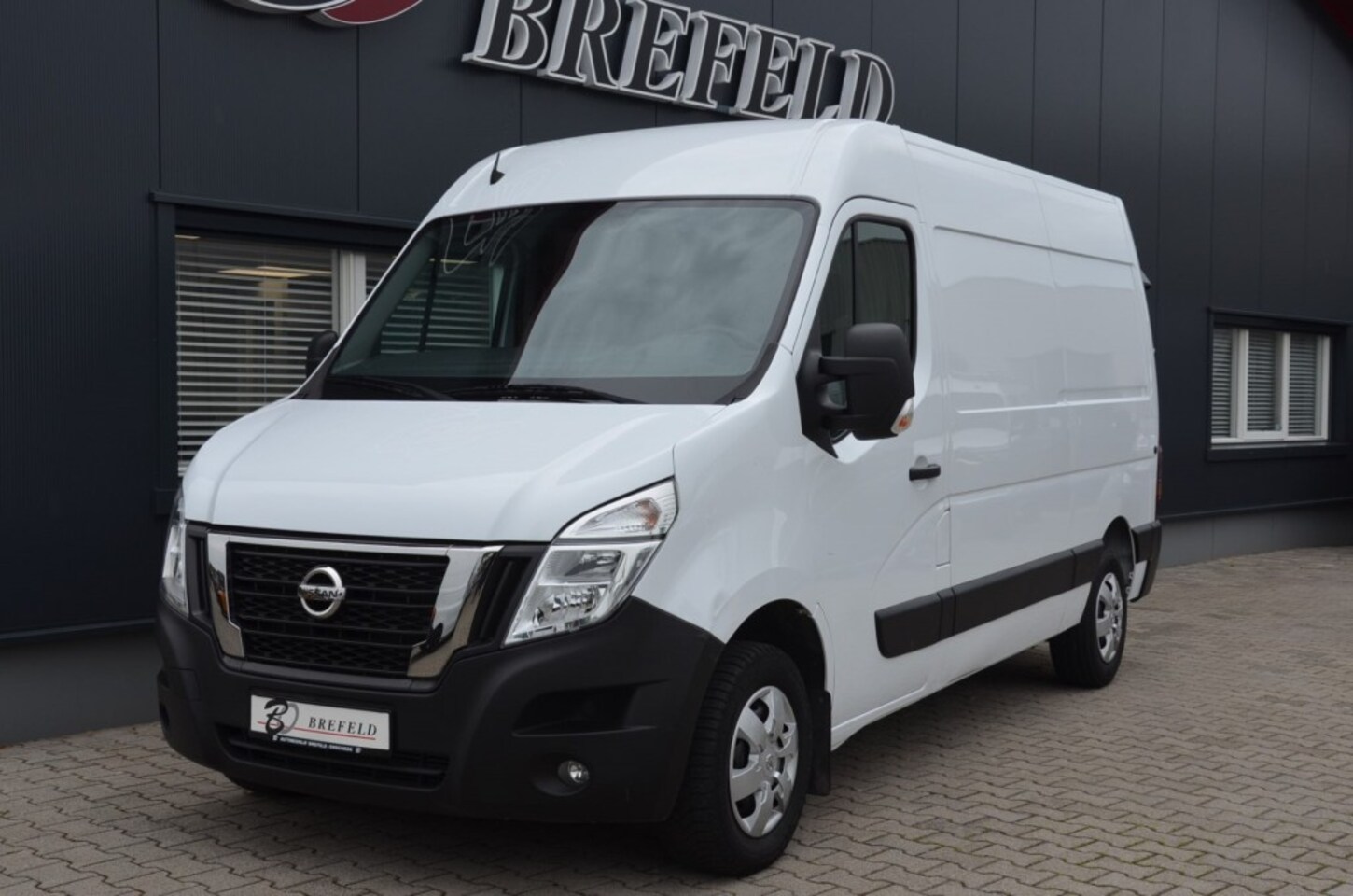Nissan Interstar - 2.3 Blue HDI L2H2  Interstar/master - AutoWereld.nl