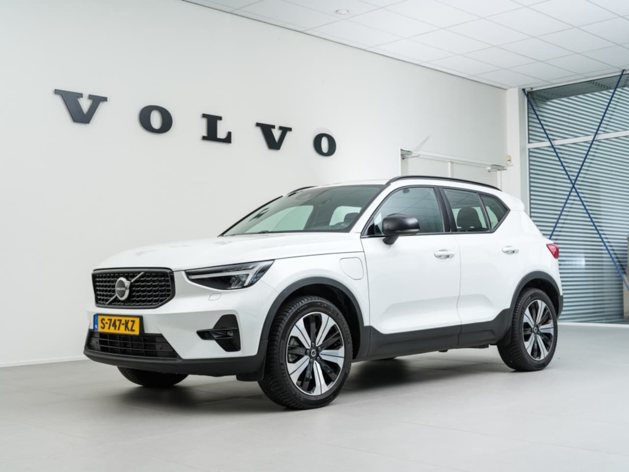 Volvo XC40 - T4  Recharge Ultimate Dark - AutoWereld.nl
