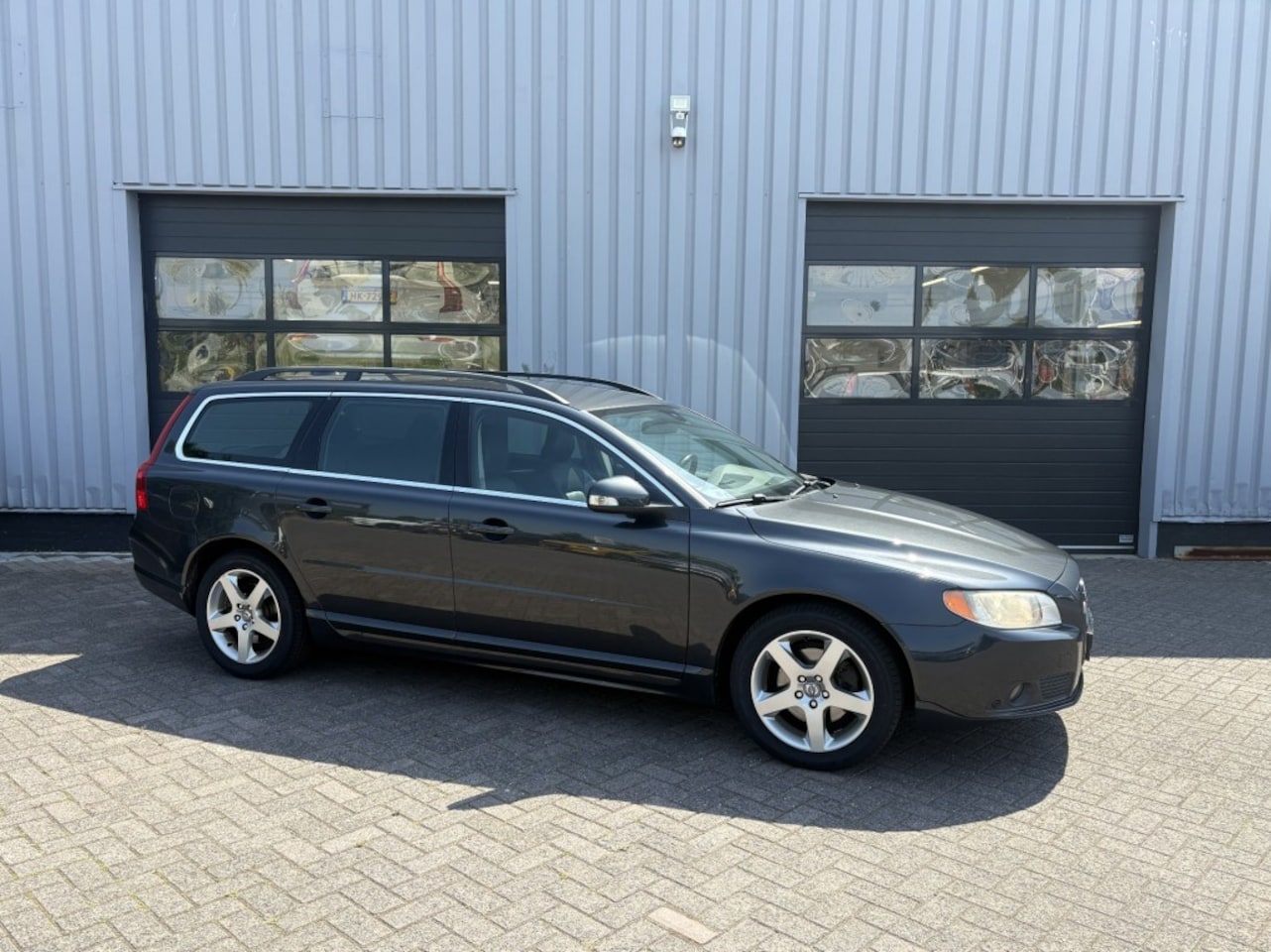 Volvo V70 - 2.4 D5 Automaat  Vakantie klaar! - AutoWereld.nl
