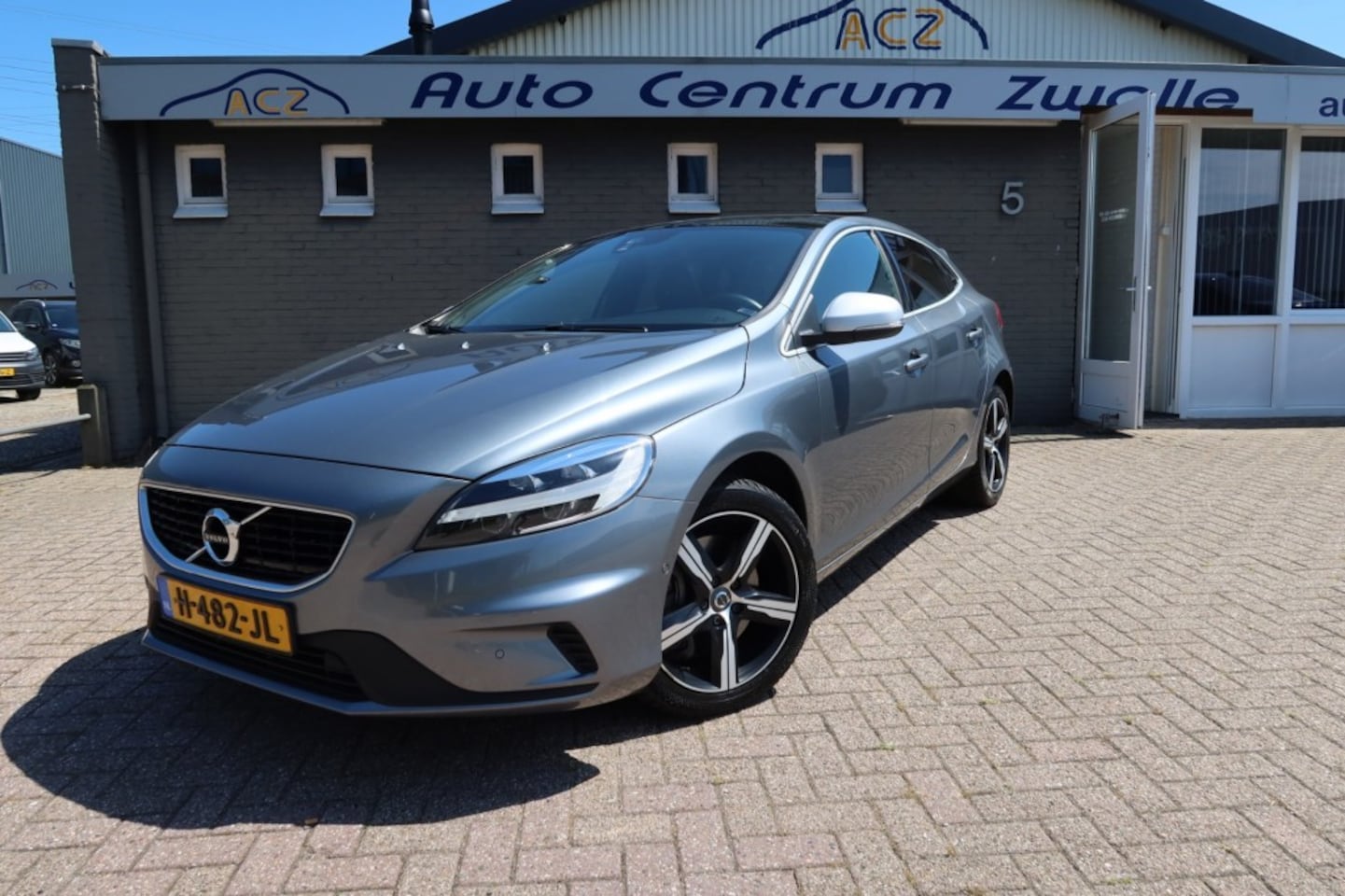 Volvo V40 - 1.5 T3 POLAR+ SPORT,  R-DESIGN , PANO ENZ .... - AutoWereld.nl
