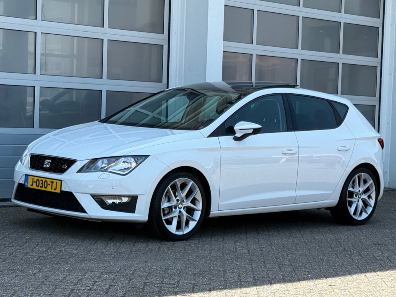 SEAT Leon - 1.4 TSI 125PK FR Navi Clima Cruise Pano Pdc NW APK! - AutoWereld.nl