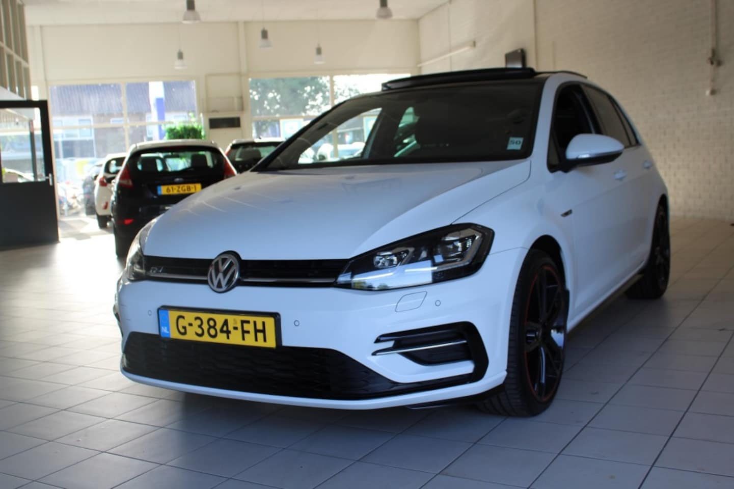 Volkswagen Golf - 1.5 TSI Highline  Business R-Line - AutoWereld.nl