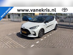 Toyota Yaris - 1.5 Hybrid Launch Edition Limited, HUD, All Season banden, Trekhaak