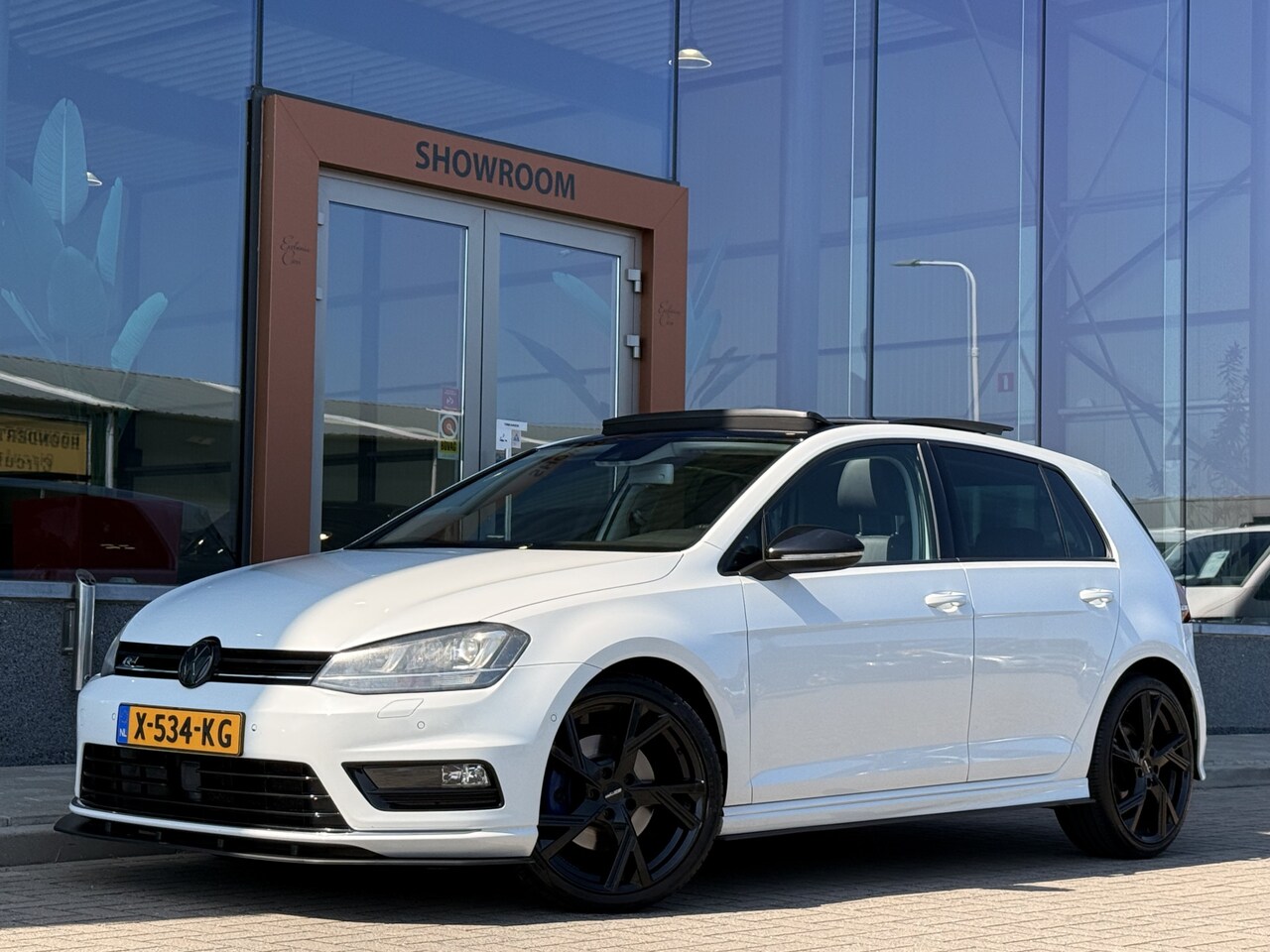 Volkswagen Golf - 1.4 TSI ACT Highline R-Line | ABT Sportline | Leder | Parkeersensoren | Bluetooth | - AutoWereld.nl