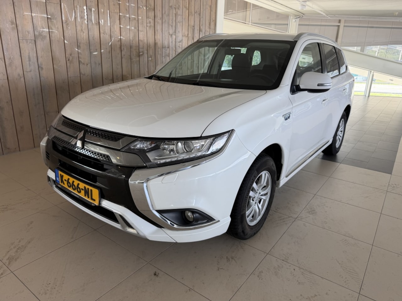 Mitsubishi Outlander - 2.4 PHEV Pure 2.4 PHEV Pure - AutoWereld.nl