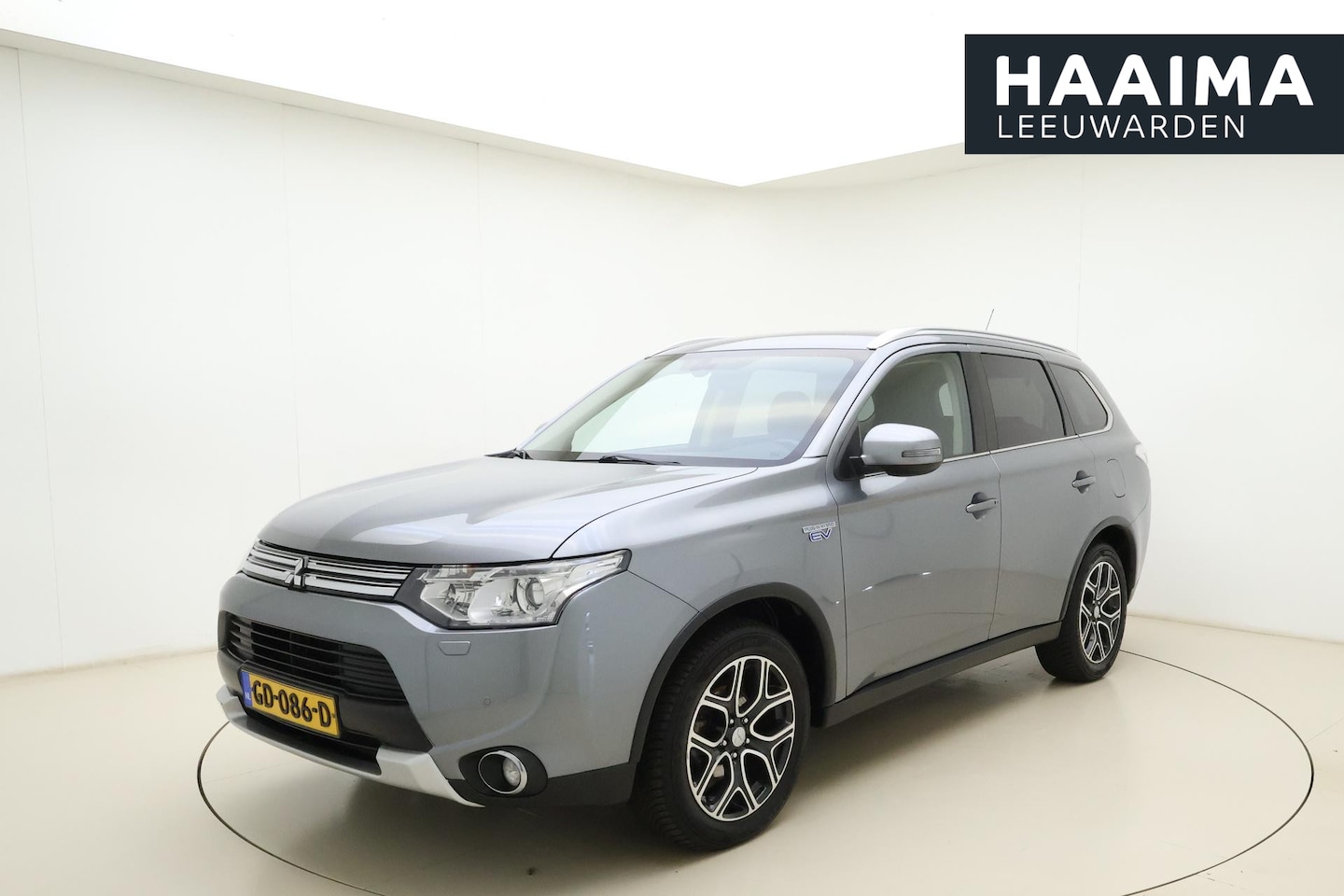 Mitsubishi Outlander - 2.0 PHEV Executive Edition X-Line Automaat | Navigatie | Trekhaak | Camera | Climate contr - AutoWereld.nl