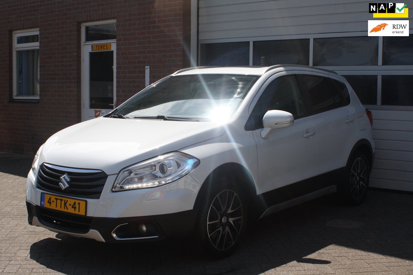 Suzuki SX4 S-Cross - 1.6 High Executive Garantie, Leder, Panoramadak, Xenon, Stoelverwarming, Trekhaak. - AutoWereld.nl