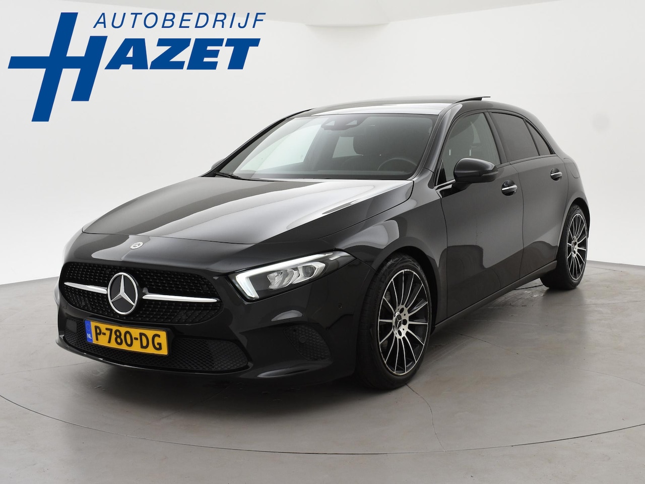 Mercedes-Benz A-klasse - 180 AUT. + PANORAMA SCHUIFDAK | SFEERVERLICHTING | MBUX WIDESCREEN | CAMERA - AutoWereld.nl