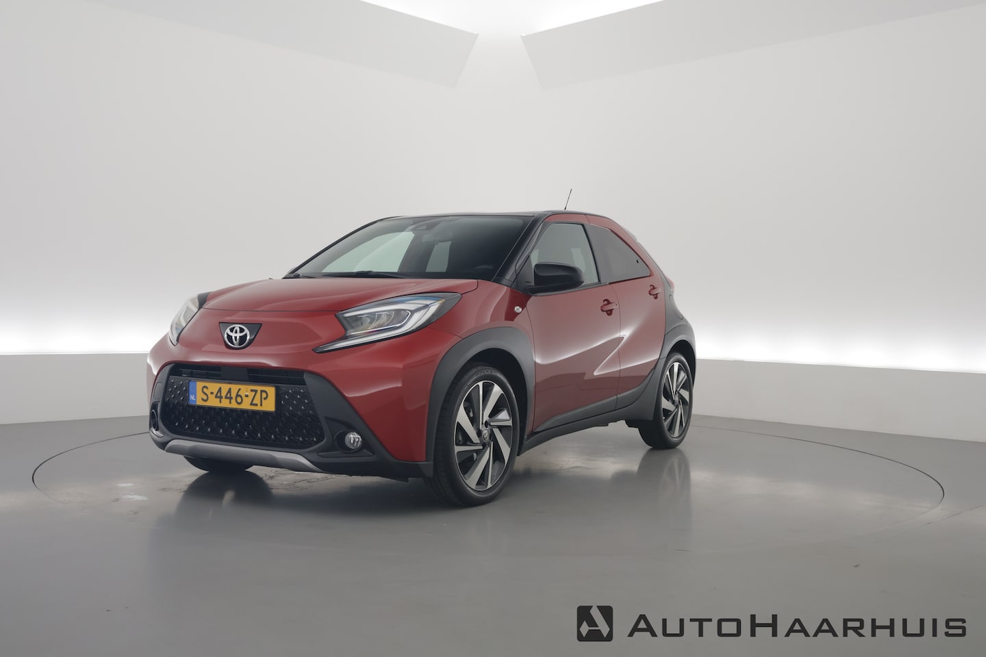 Toyota Aygo X - 1.0 VVT-i MT Envy | Rijklaar! | Navi | Apple CarPlay | Two Tone | Adapt. Cruise | Camera | - AutoWereld.nl
