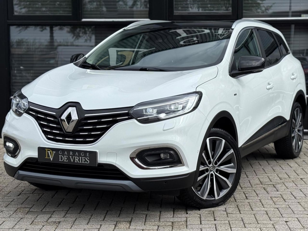 Renault Kadjar - 1.3 TCe Automaat Bose Panoramadak 1500kg Trekgewicht Garantie - AutoWereld.nl