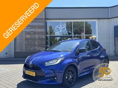 Toyota Yaris - 1.5 HYBRID EXECUTIVE NL-AUTO LAGE KM-STAND STOELVERW BLIND SPOT NAVI 17'' LM-VELGEN APPLE/