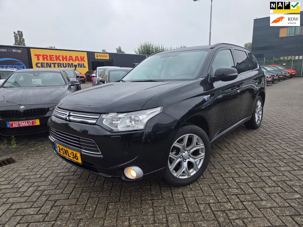 Mitsubishi Outlander - 2.0 PHEV Instyle/PANO/CAMERA/LEDER/VOL OPTIES - AutoWereld.nl