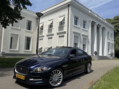 Jaguar XE - 2.0, R-SPORT, 241PK, ROOD LEDER, Panoramadak