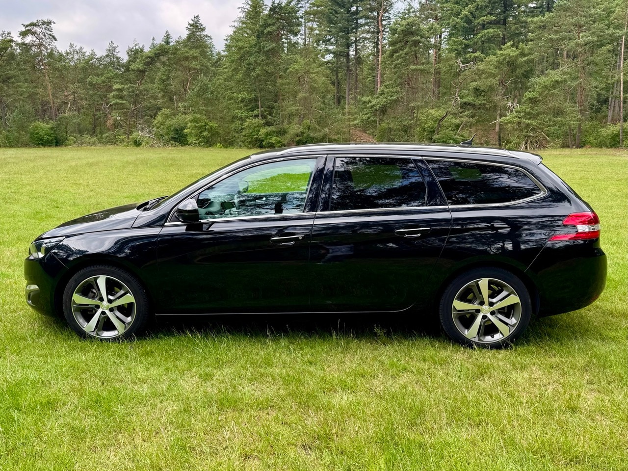 Peugeot 308 SW - 1.2 e-THP Première - AutoWereld.nl