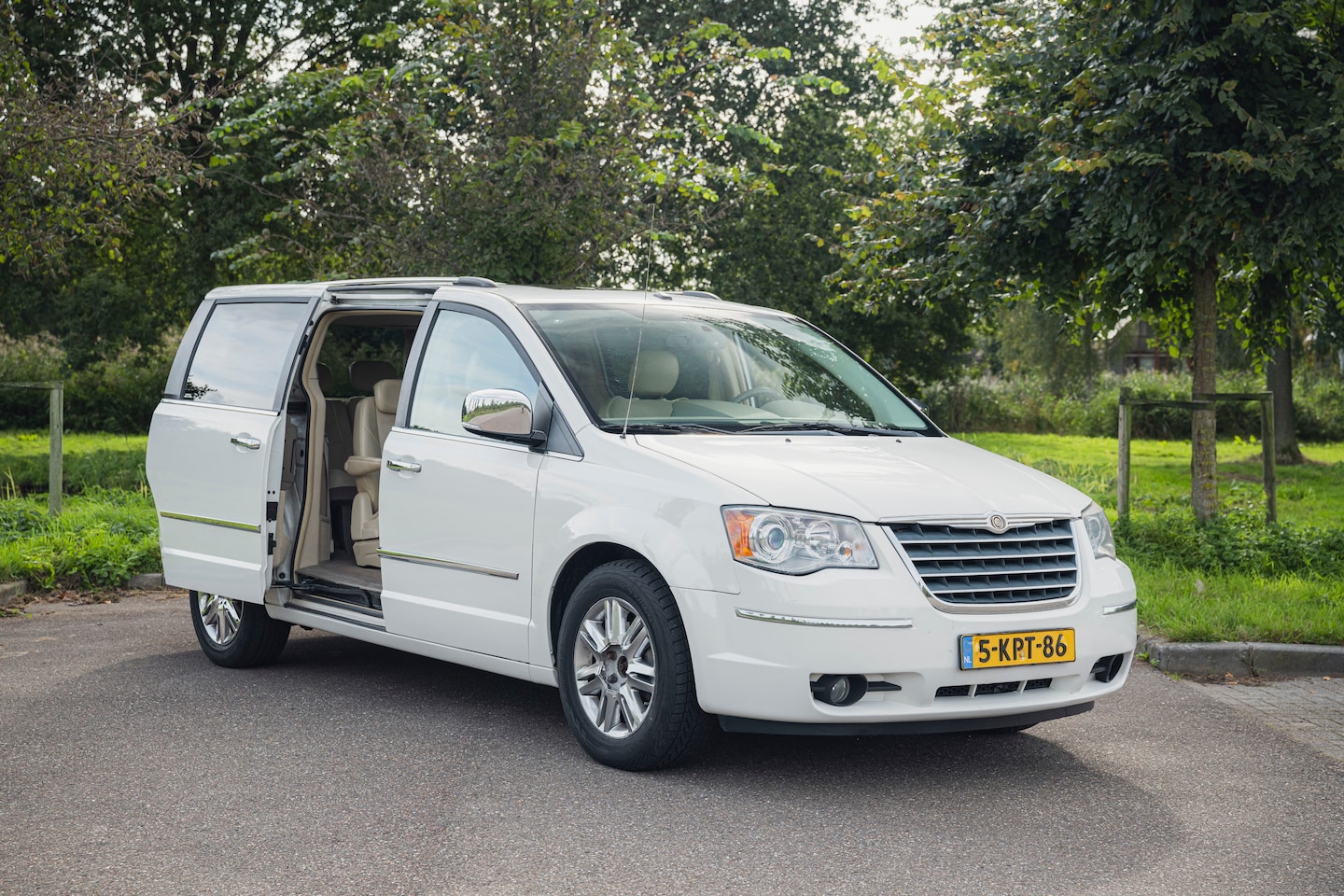 Chrysler Town & Country - 4.0 V6 Limited - AutoWereld.nl