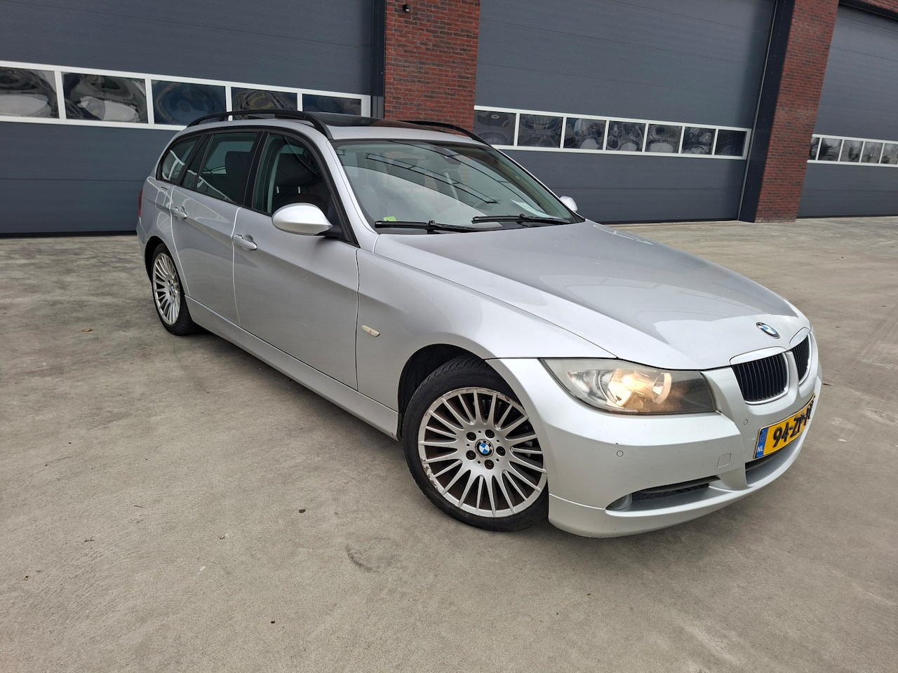 BMW 3-serie Touring - 320i STW Automaat Airco/ECC/LMV Schuifdak APK 1-2027 - AutoWereld.nl