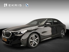 BMW 5-serie - Sedan 520i | M-Sportpakket | LED | Navigatie | Sportstoelen | DAB | Harman-kardon sound |