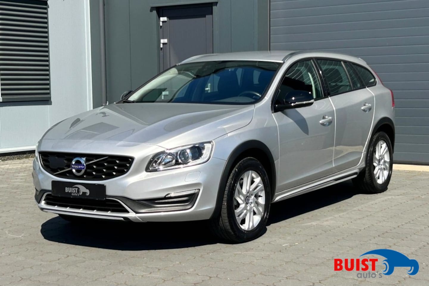 Volvo V60 Cross Country - 2.0 T5 245pk Nordic+ XENON STANDKACHEL 74983KM! 2e eig.! - AutoWereld.nl