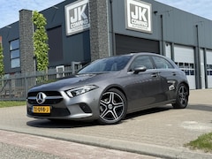 Mercedes-Benz A-klasse - 200 | 18" AMG | Ambient Lights | CarPlay | Camera