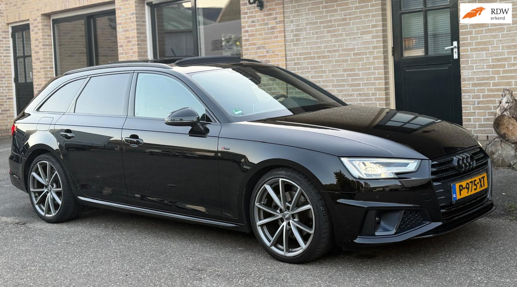 Audi A4 Avant - 40 TFSI S line black edition|full options - AutoWereld.nl