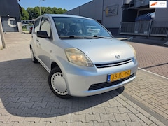 Daihatsu Sirion 2 - 1.0-12V Trend Airco 5 DR APK 2027