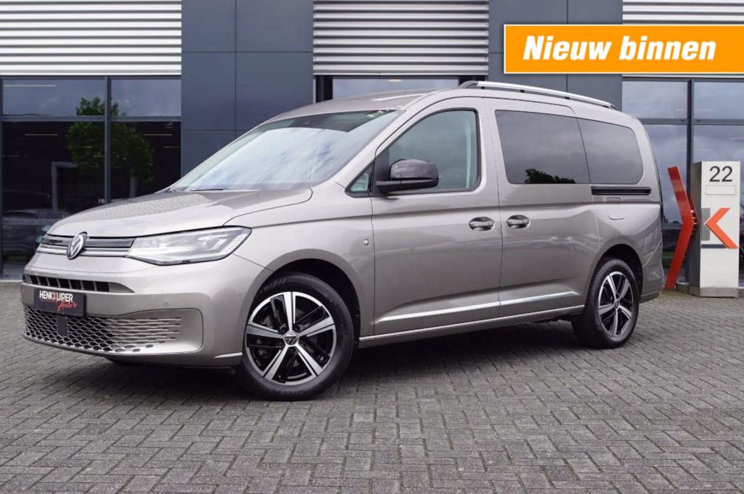 Volkswagen Caddy Maxi - 1.5 TSI DSG Style 7 persoons / Navi /Led/ 17 Inch LM/ LED / App-Connect - AutoWereld.nl