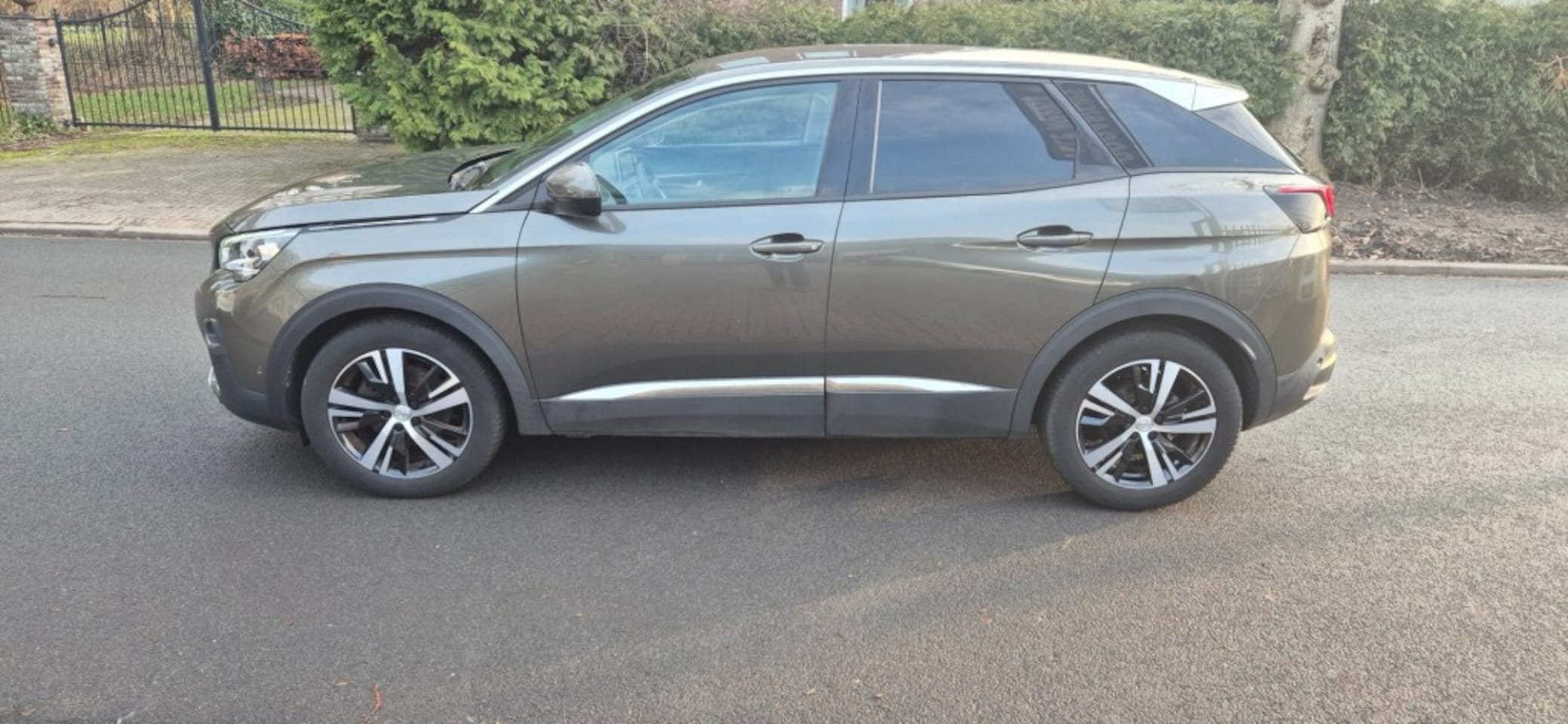 Peugeot 3008 - 1.2 Pure Tech *trekhaak*Navigatie*camera* - AutoWereld.nl