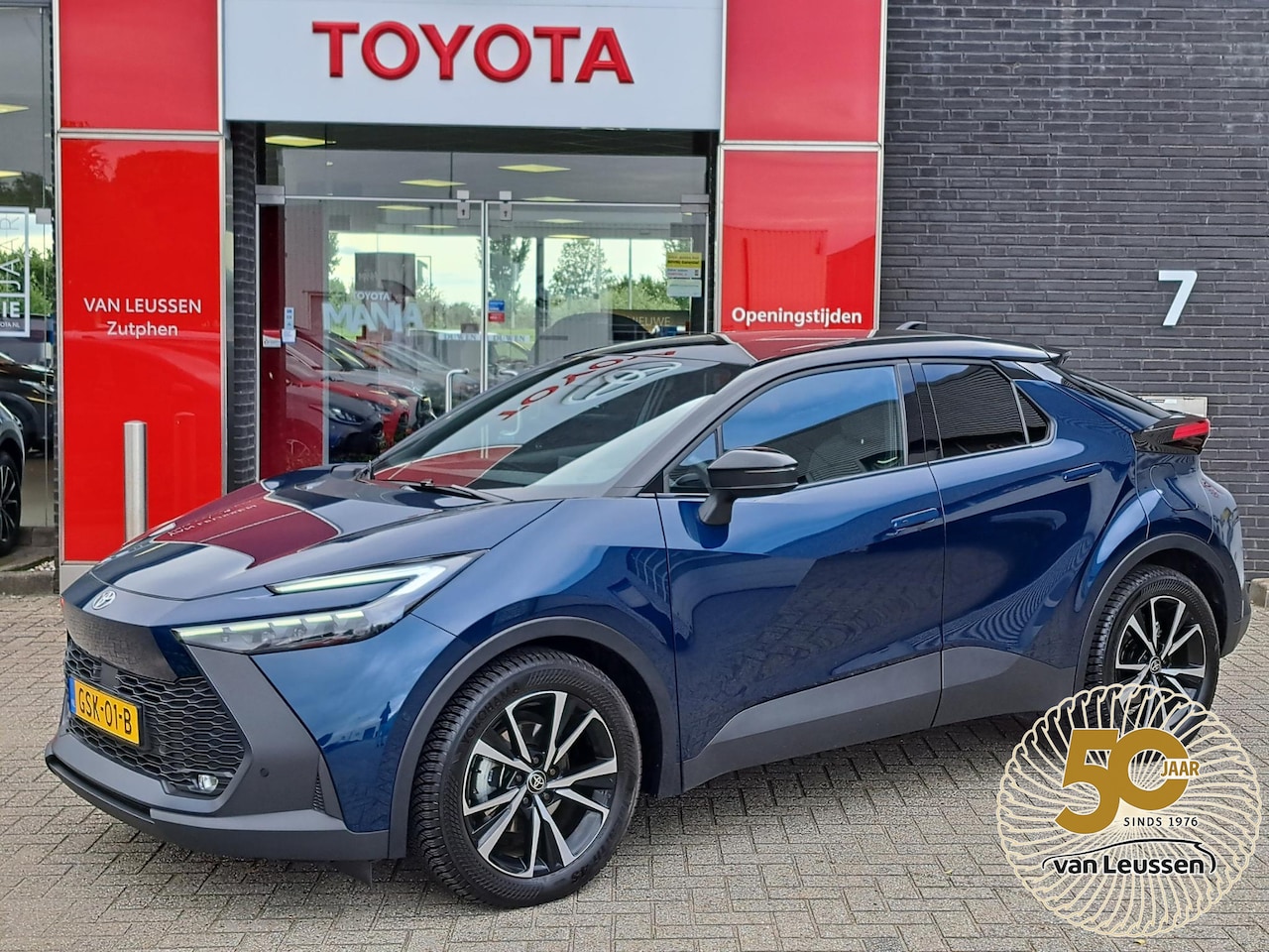 Toyota C-HR - 1.8 HYBRID 140 FIRST-EDITION ELEK. ACHTERKLEP NAVI 360 CAMERA PARK ASSIST - AutoWereld.nl