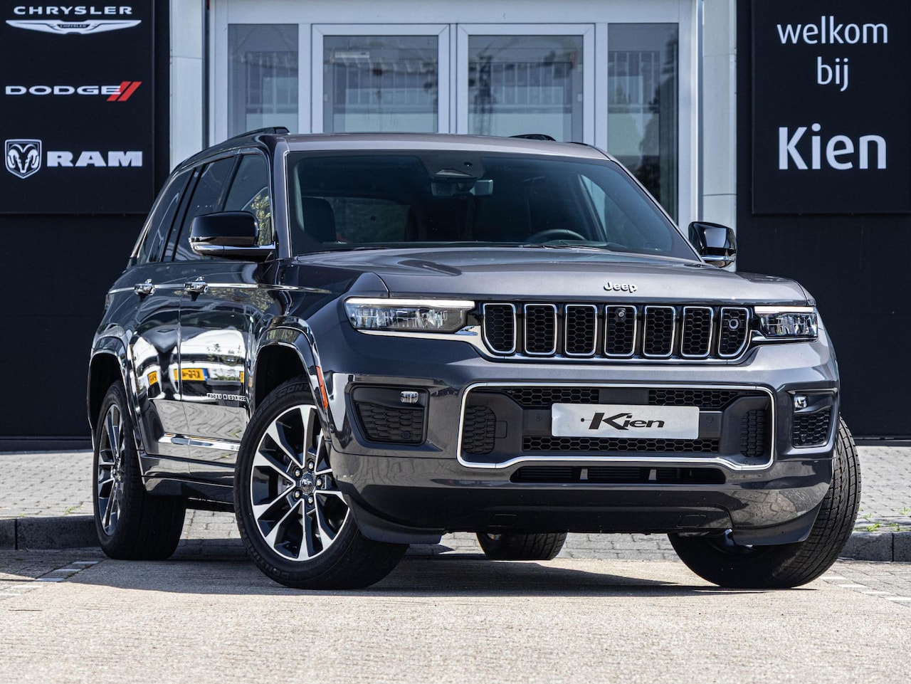 Jeep Grand Cherokee - 3.6 Summit | VAN | Massage | Luchtvering | Pano | Passenger screen | ACC | Stoel- & stuurv - AutoWereld.nl